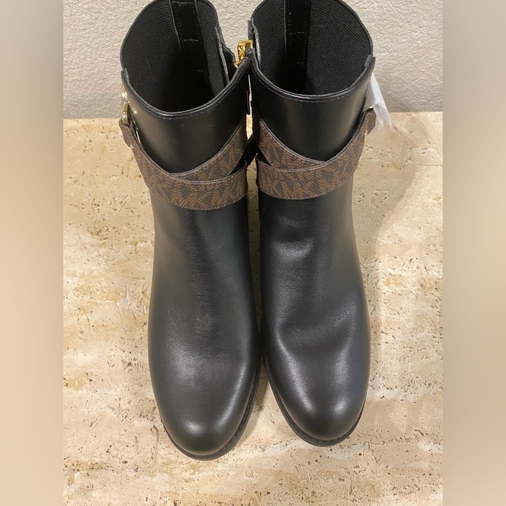 Botas MICHAEL Michael
Kors Farrah Flat Bootie...